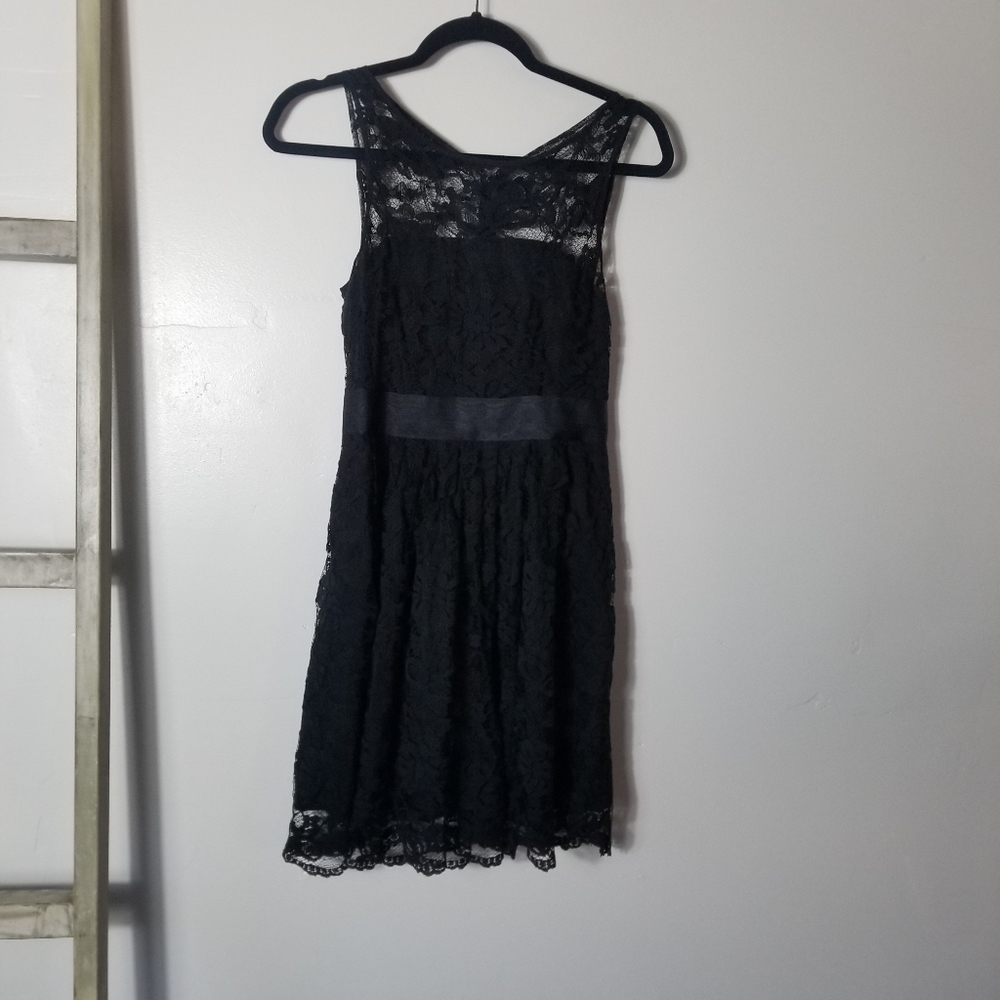 BB DAKOTA SHEER LACE TOP LINED FROM CHEST DOWN BLACK DRESS SIZE 2